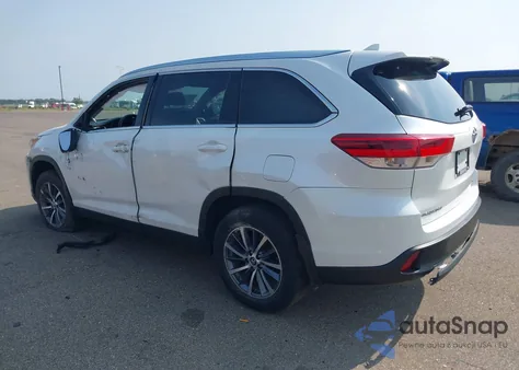 2019 Toyota Highlander Xle z USA, uszkodzony, nr VIN 5TDJZRFH3KS925173